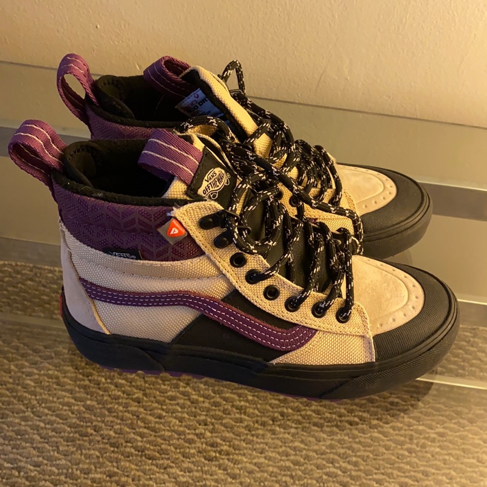 Brand new Vans Off The Wall Sk8-HI shoes 7.5